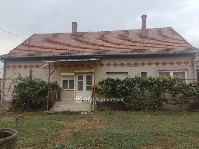 Eladó családi ház, Bárándon 15 M Ft, 3 szobás