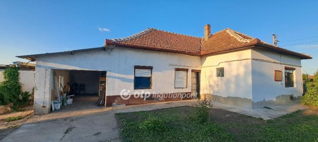 Eladó családi ház, Mezőhegyesen 12 M Ft, 3 szobás