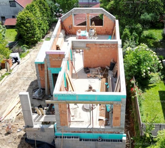 Eladó családi ház, Ürömön 239.9 M Ft, 4 szobás