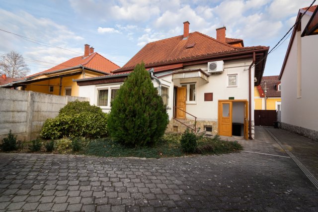 Eladó családi ház, Kaposváron 65.9 M Ft, 3 szobás