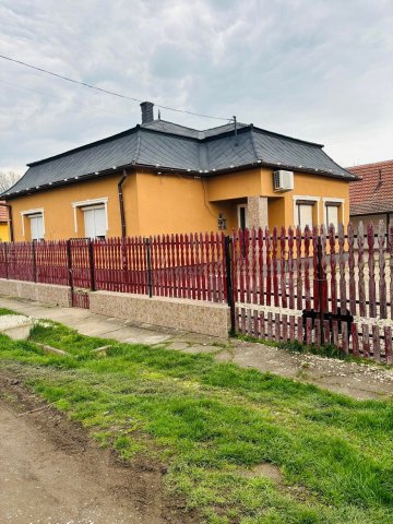 Eladó családi ház, Jászkisérén 19.9 M Ft, 2 szobás