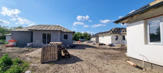 Eladó családi ház, Bicskén 89 M Ft, 4 szobás