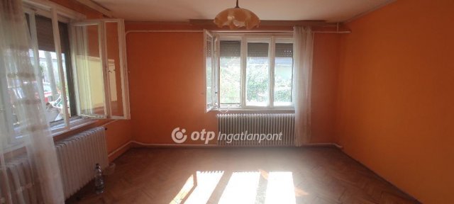 Eladó családi ház, Tiszafüreden 30 M Ft, 3 szobás