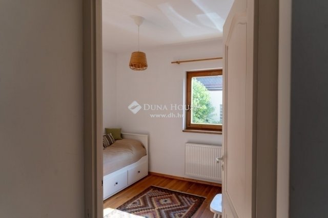 Eladó családi ház, Szentendrén 180 M Ft, 5 szobás