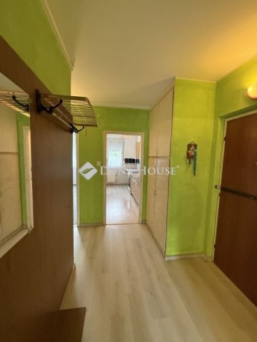 Eladó panellakás, Veszprémben 45.5 M Ft, 2 szobás