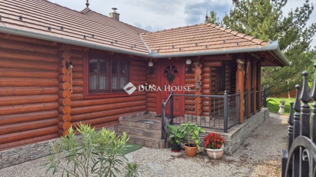 Eladó családi ház, Kecskeméten 180 M Ft, 4 szobás