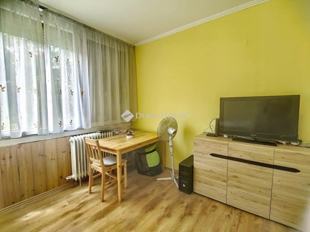 Eladó panellakás, Szekszárdon 18.5 M Ft, 1 szobás