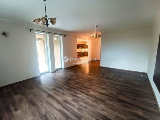 Eladó ikerház, Szigetszentmiklóson 119.9 M Ft, 6 szobás