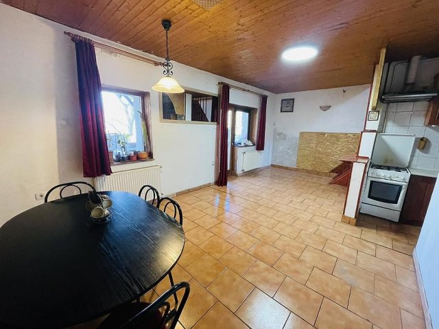 Eladó ikerház, Vácon 45 M Ft, 4+1 szobás / költözzbe.hu