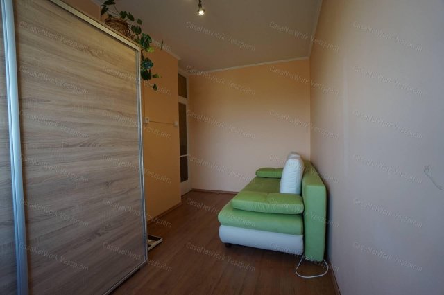 Eladó panellakás, Veszprémben 53.8 M Ft, 3+1 szobás