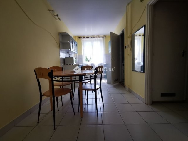 Kiadó panellakás, albérlet, Kecskeméten 130 E Ft / hó, 1 szobás