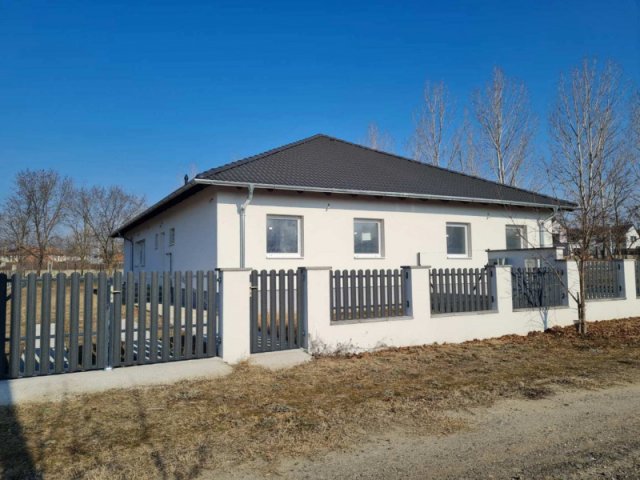 Eladó ikerház, Dunavarsányban 82.9 M Ft, 5 szobás