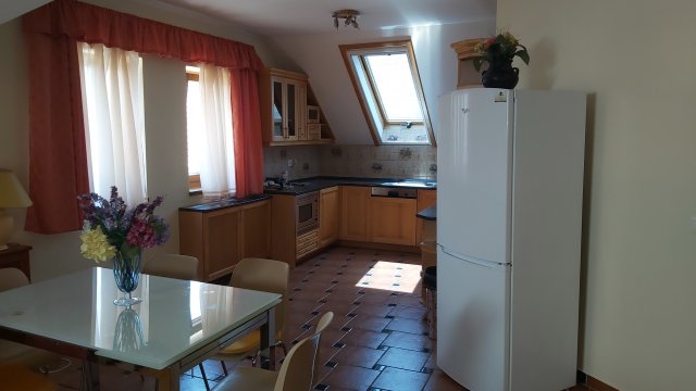 Kiadó téglalakás, albérlet, Pápán 290 E Ft / hó, 4 szobás