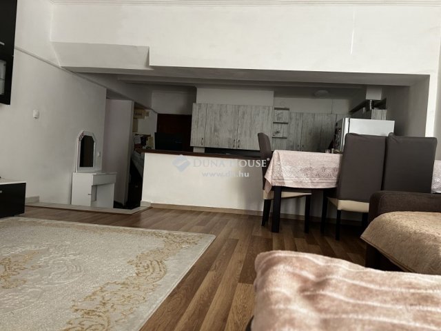 Eladó téglalakás, Budapesten, XVIII. kerületben 80 M Ft