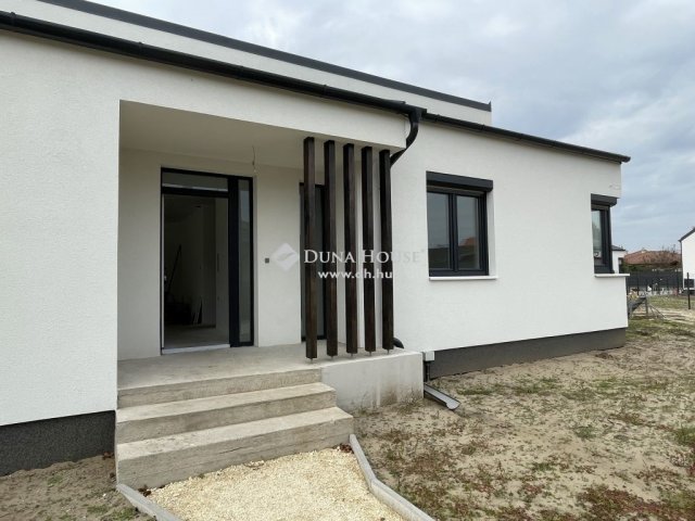 Eladó családi ház, Nagykátán 70 M Ft, 4 szobás