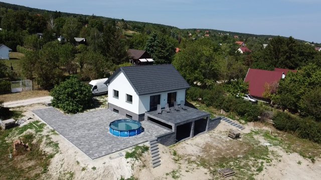 Eladó téglalakás, Balatonalmádiban 95 M Ft, 2 szobás