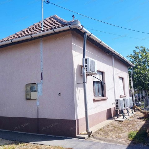 Eladó családi ház, Törökszentmiklóson 17.9 M Ft, 2 szobás