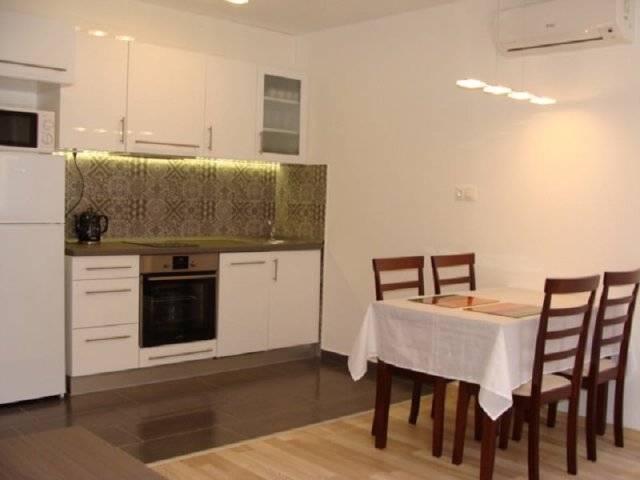 Kiadó téglalakás, albérlet, Pécsett 180 E Ft / hó, 2 szobás