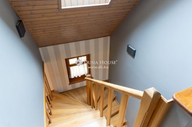 Eladó családi ház, Dunabogdányban 139.9 M Ft, 4 szobás