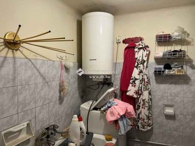 Eladó családi ház, Cegléden 37.5 M Ft, 6 szobás