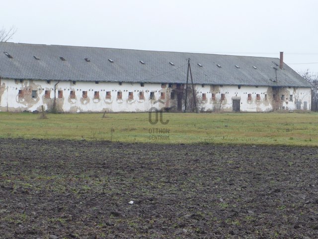 Kiadó ipari ingatlan, Debrecenben 1200 E Ft / hó