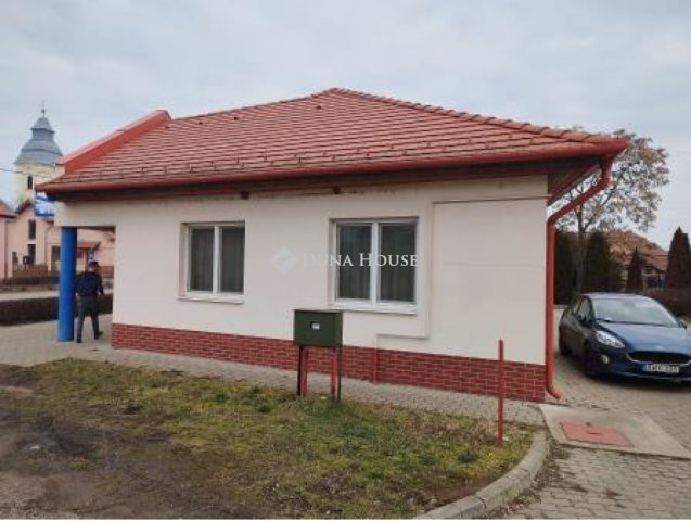 Eladó iroda, Biharnagybajomban, Rákóczi úton 16.45 M Ft