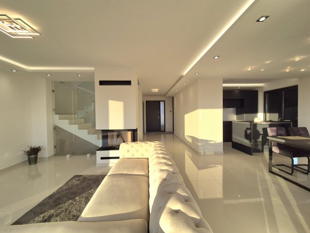Eladó családi ház, Szentendrén 369.9 M Ft, 5 szobás