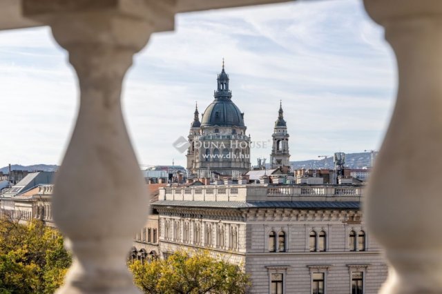 Eladó téglalakás, Budapesten, VI. kerületben 815.9 M Ft