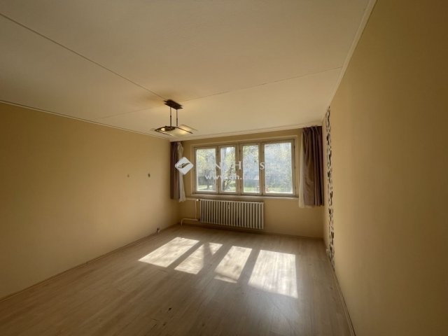Eladó panellakás, Kecskeméten 39.9 M Ft, 2 szobás