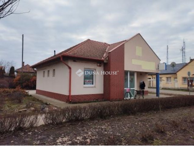 Eladó iroda, Biharnagybajomban, Rákóczi úton 16.45 M Ft
