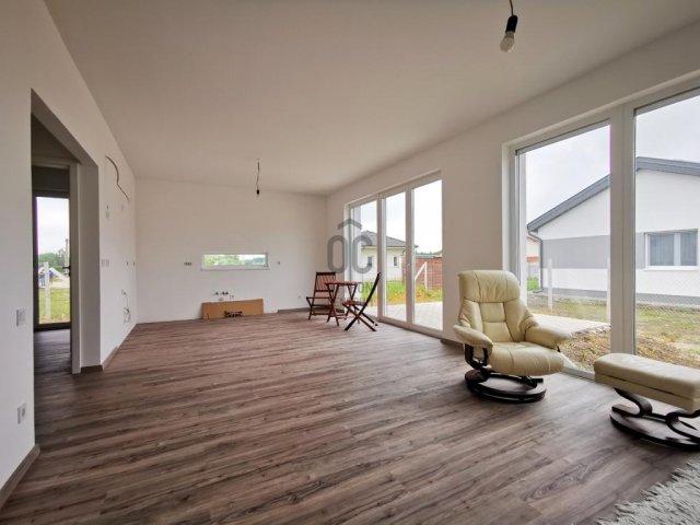 Eladó családi ház, Székesfehérvárott 98 M Ft, 4 szobás
