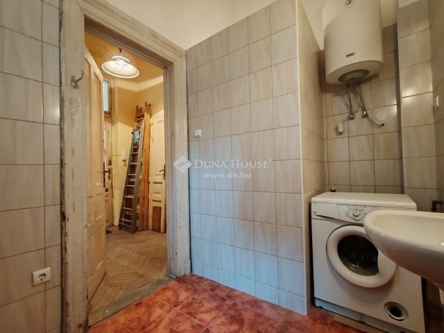 Eladó téglalakás, Budapesten, VI. kerületben 64.9 M Ft, 2 szobás