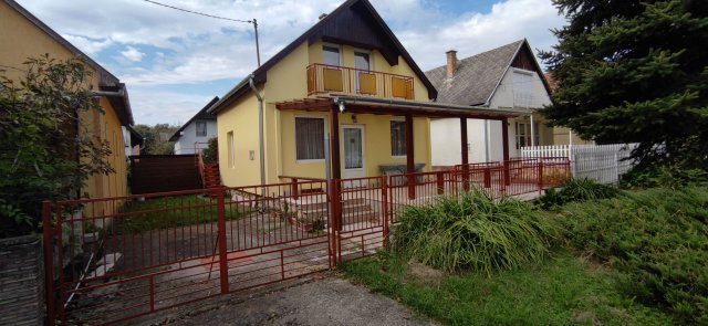 Eladó nyaraló, Dombóváron 37.5 M Ft, 4 szobás