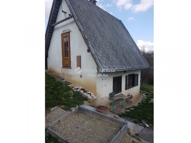 Eladó családi ház, Pécsett 11 M Ft, 1 szobás