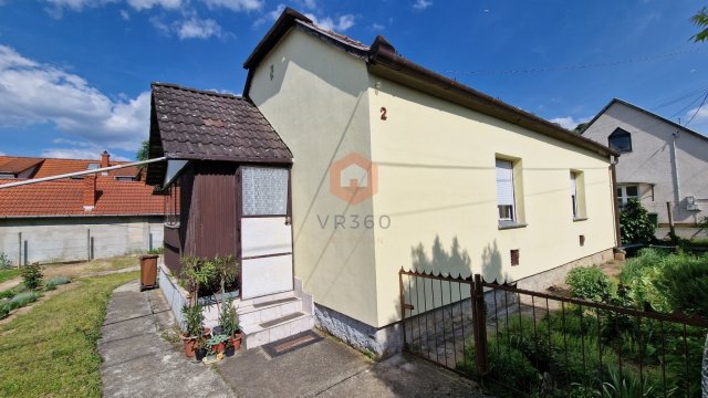 Eladó családi ház, Pécsett 48 M Ft, 2+1 szobás