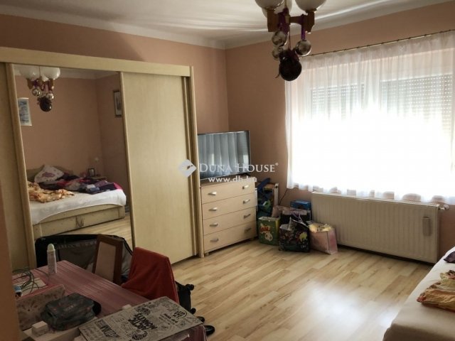 Eladó családi ház, Pécsett 179.9 M Ft, 5+2 szobás