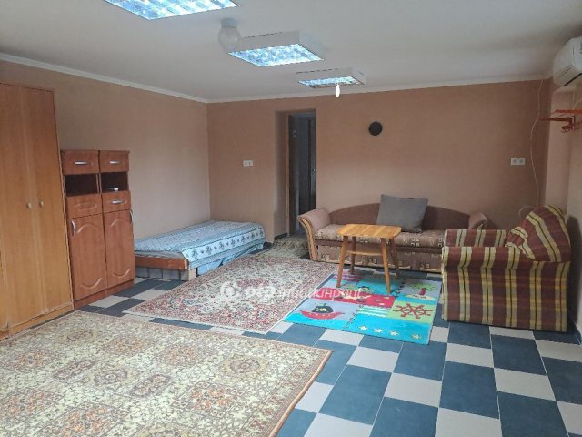 Eladó üzlethelyiség, Kisújszálláson 15 M Ft