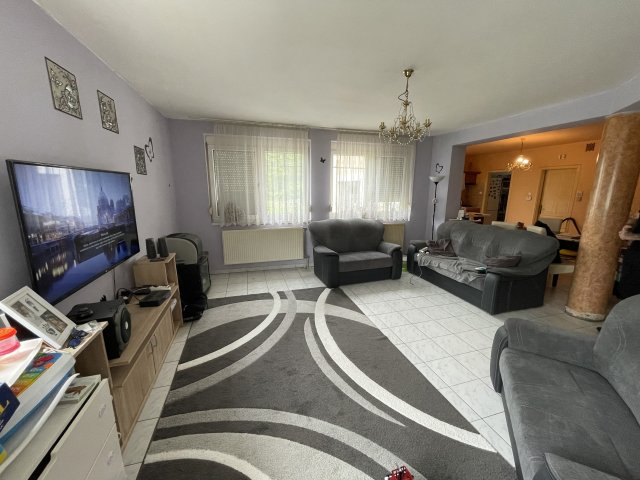Eladó családi ház, Székesfehérvárott 155 M Ft, 6 szobás