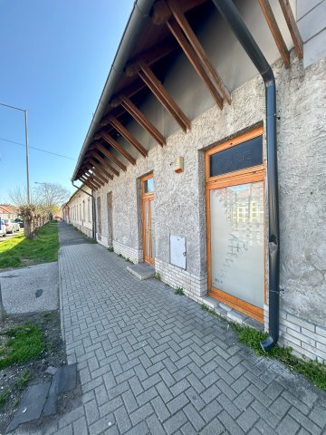Eladó üzlethelyiség, Mosonmagyaróváron 66.69 M Ft