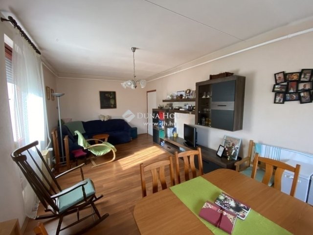 Eladó panellakás, Pécsett 37.9 M Ft, 2 szobás