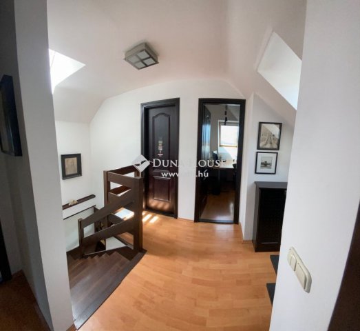 Eladó téglalakás, Budapesten, XVI. kerületben 112 M Ft, 5 szobás