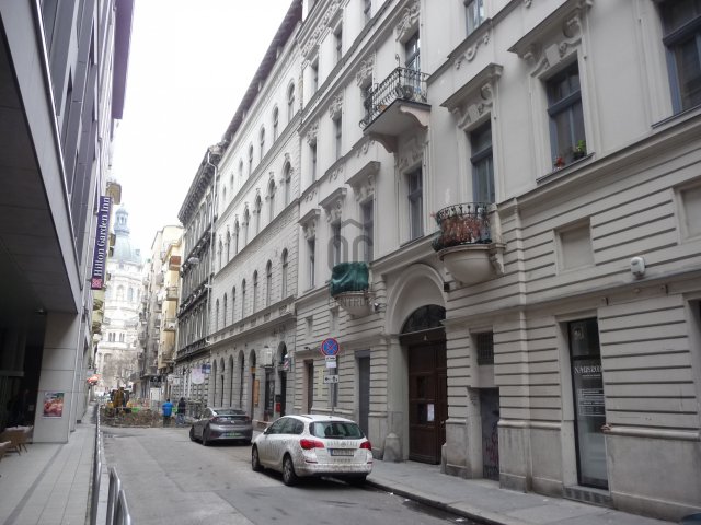 Eladó téglalakás, Budapesten, VI. kerületben 82 M Ft, 3 szobás