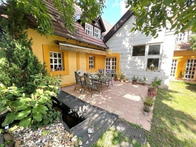 Eladó családi ház, Szentendrén 197.9 M Ft, 6 szobás