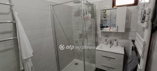 Eladó családi ház, Siklóson 79.9 M Ft, 5 szobás