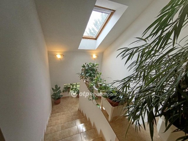 Eladó családi ház, Érden 216 M Ft, 7 szobás