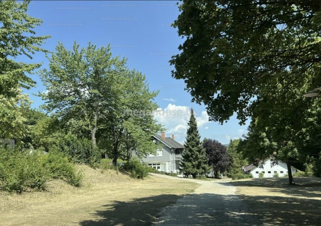 Eladó üzlethelyiség, Törökbálinton 1930 M Ft