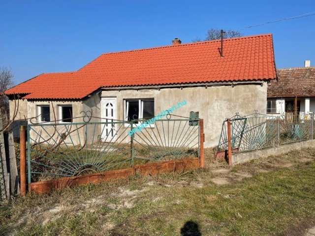 Eladó családi ház, Tomajmonostorán 7.5 M Ft, 3 szobás