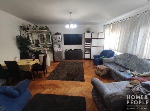 Eladó családi ház, Szegeden 99.999 M Ft, 5 szobás