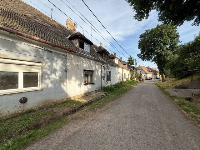 Eladó sorház, Pécsett 7.9 M Ft, 3 szobás / költözzbe.hu