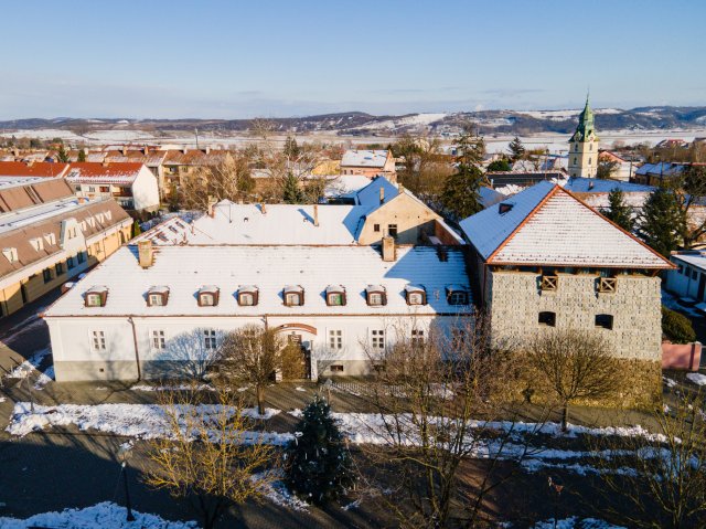 Eladó hotel, Szécsényen 200 M Ft, 20 szobás